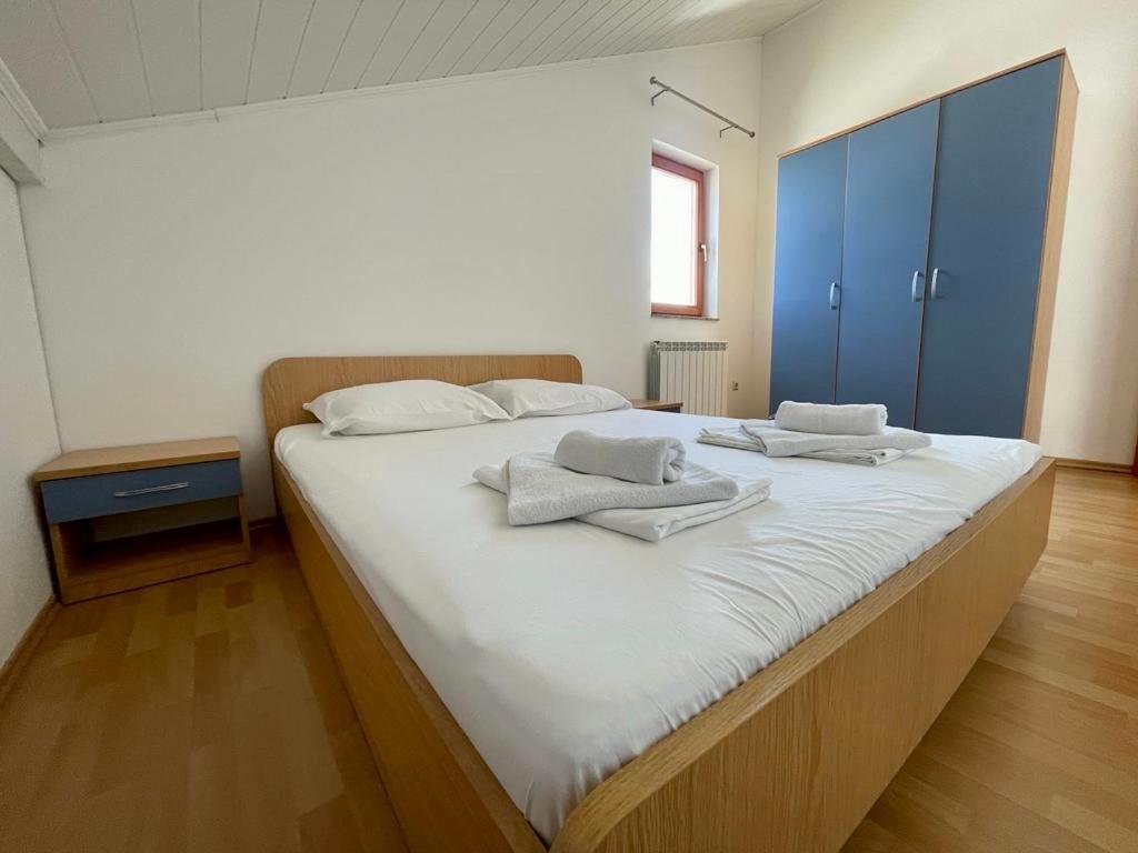 Apartments Hanka Njivice Ngoại thất bức ảnh